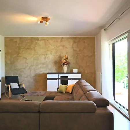 Apartment House Joy Umag